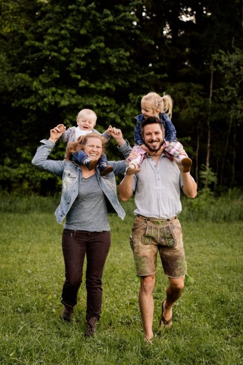 Familienshooting im Wald München Outdoor Familie Baby Kind